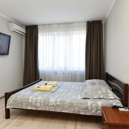 Apartament On Vasylia Lypkivskoho 24 Kiev Exteriör bild