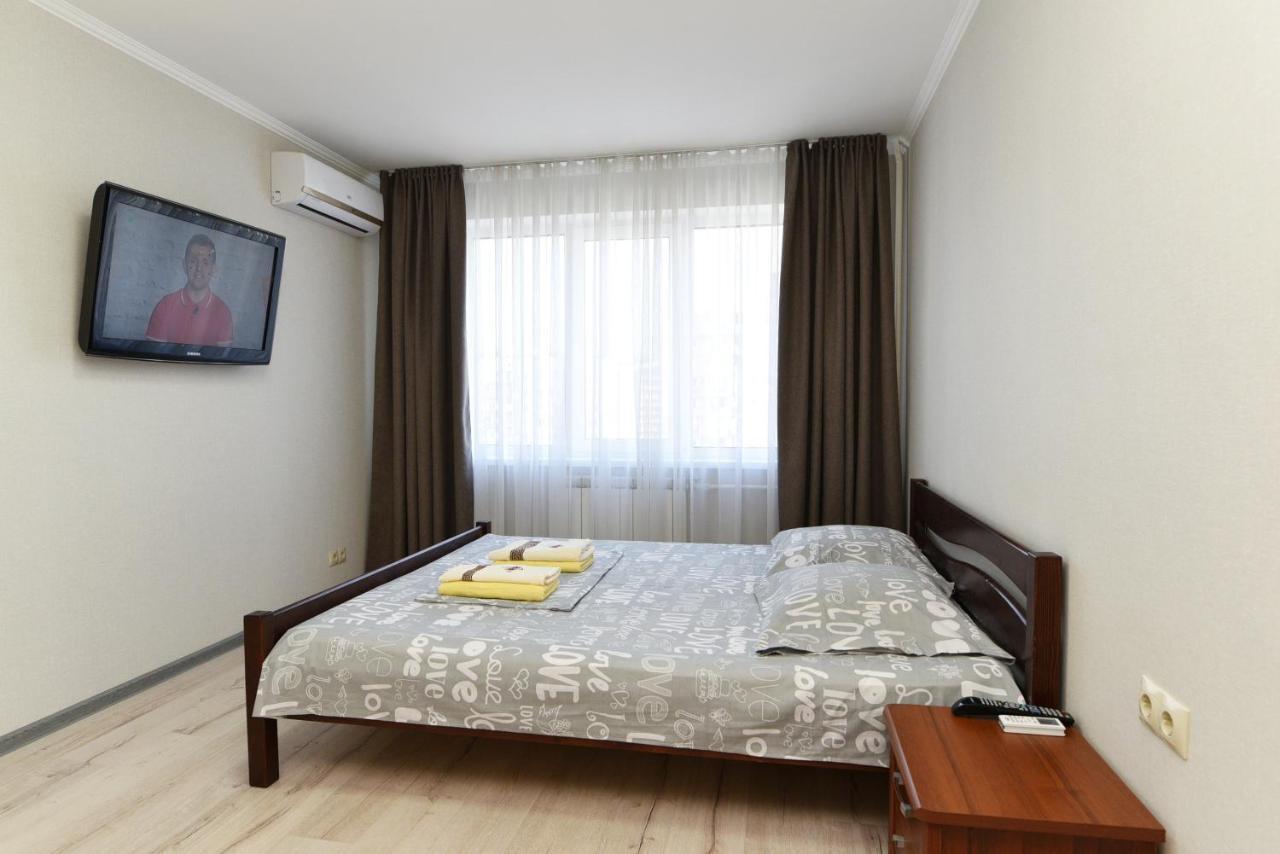 Apartament On Vasylia Lypkivskoho 24 Kiev Exteriör bild