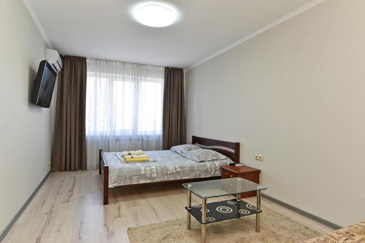 Apartament On Vasylia Lypkivskoho 24 Kiev Exteriör bild