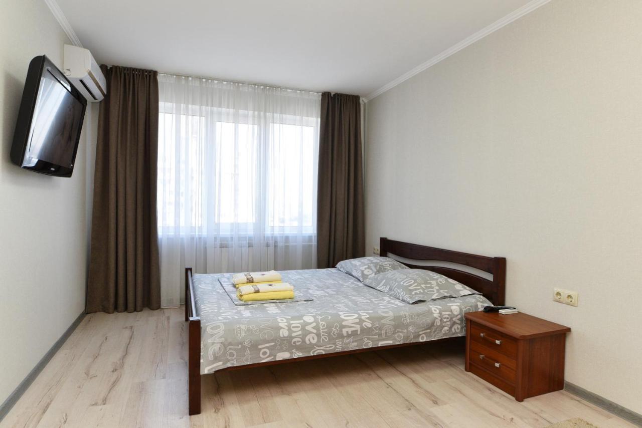 Apartament On Vasylia Lypkivskoho 24 Kiev Exteriör bild
